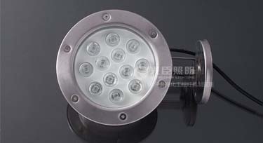 原來水下燈隨處可見 生活的美在于發(fā)現(xiàn)