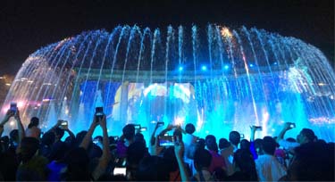 不只LED護(hù)欄管，DMX512控制技術(shù)已經(jīng)遍及到燈光秀