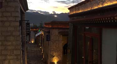 藏域風(fēng)情 純樸村莊該如何做亮化?