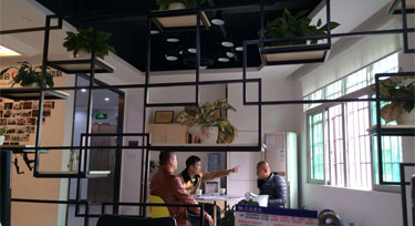 實(shí)地驗(yàn)證 廈門客戶親自上門探訪線型燈廠家