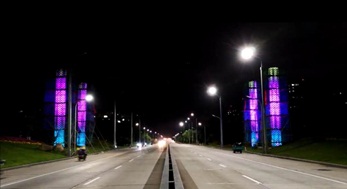 常洪隧道口夜景亮化提升，廢棄立柱“華麗變身”